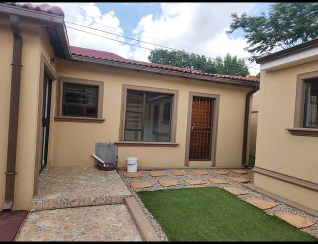 3 BEDROOM HOUSE FOR SALE IN KENSINGTON